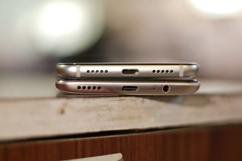 Mi 8 vs OnePlus 6 - Design and Build Quality 2