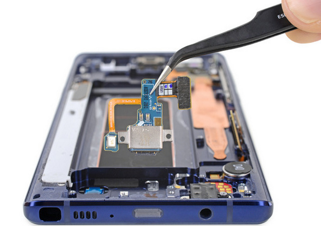 Galaxy Note 9 Gets a Dismal 4/10 Rating in iFixit Teardown