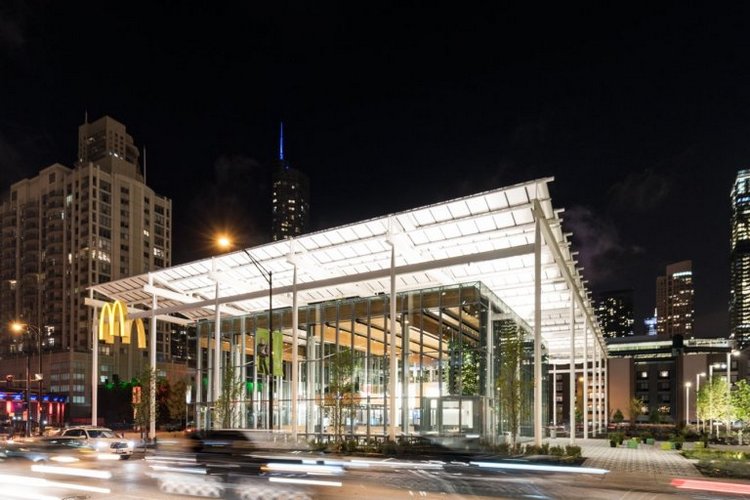 McDonald’s New Chicago Outlet Looks Strikingly Similar to an Apple Store