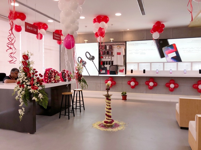 New OnePlus Service Centers in India Offer Quick 1-Hour Repairs, PS4 Gaming and More