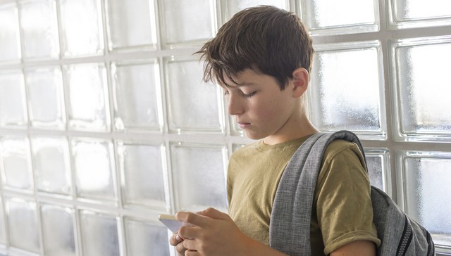 France Bans Smartphones in Schools to Tackle Digital Addiction