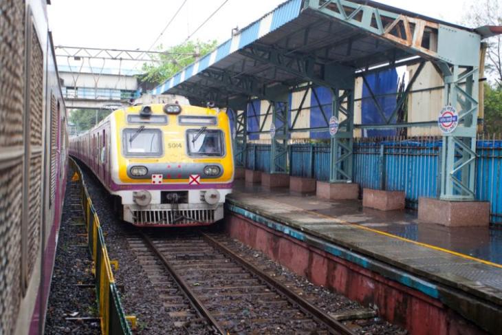 whatsapp train status