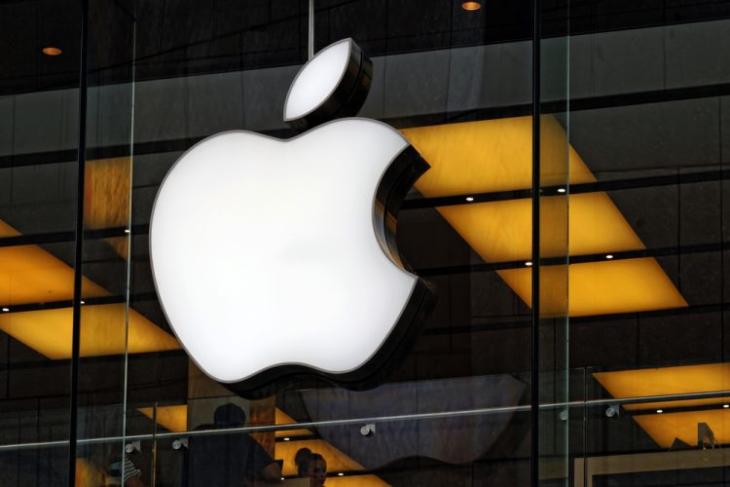 apple market cap crosses 1 trillion