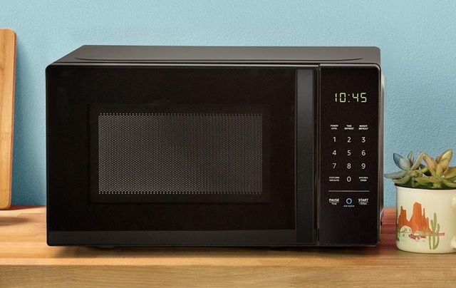 Amazon Unveils Echo Wall Clock, Alexa-Powered Microwave and a Smart Plug