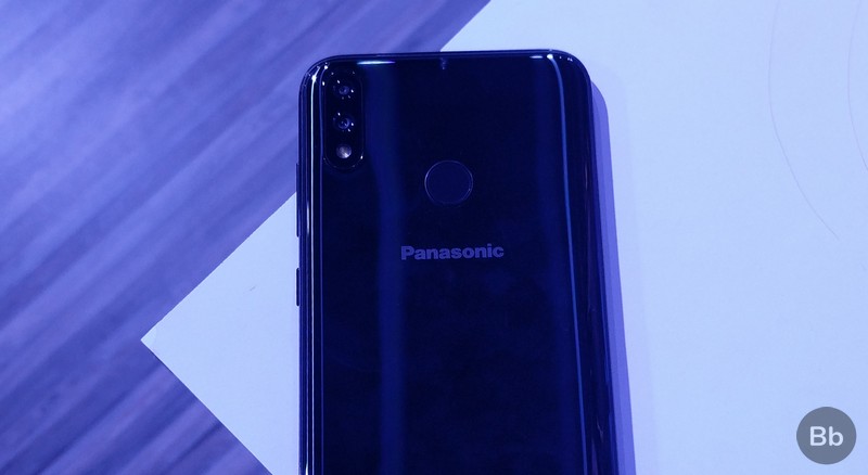 Panasonic Eluga X1 Hands-On: Bulky, Smudgy and Overpriced