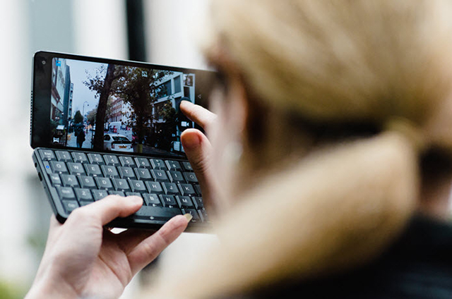 This Foldable Smartphone With a Mechanical Keyboard Could Revive Communicators