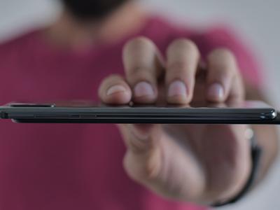 Xiaomi Mi Mix 3 Slider is Fragile and Easy to Break, Makes the Phone Bulkier