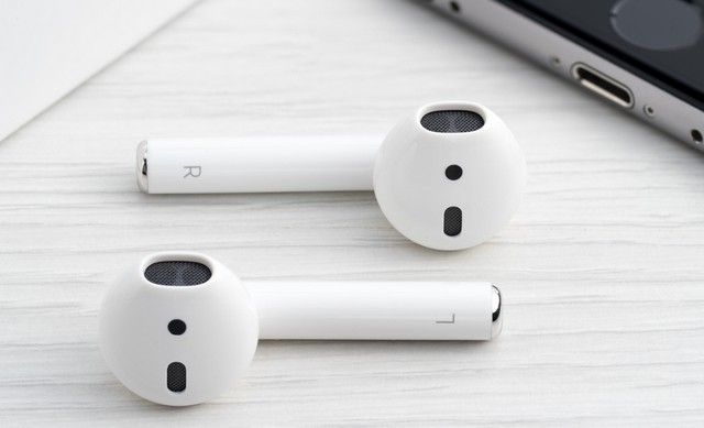 Google, Amazon Could Launch AirPods Competitors Next Year