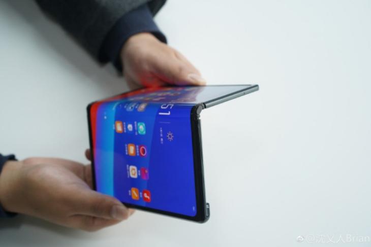 Oppo foldable phone shown off on Weibo
