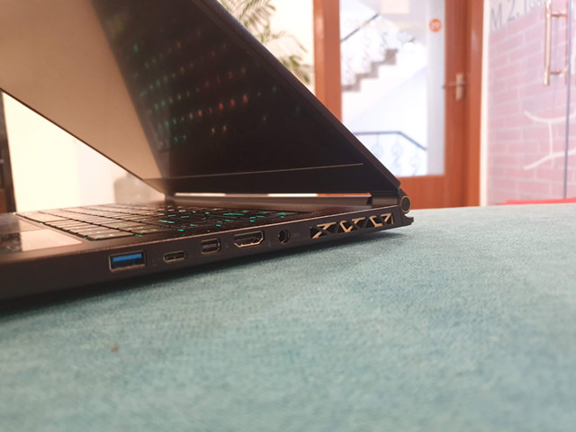 msi gs65 stealth ports 1