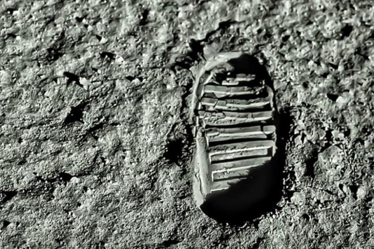 astronauts moon cost 30 billion nasa