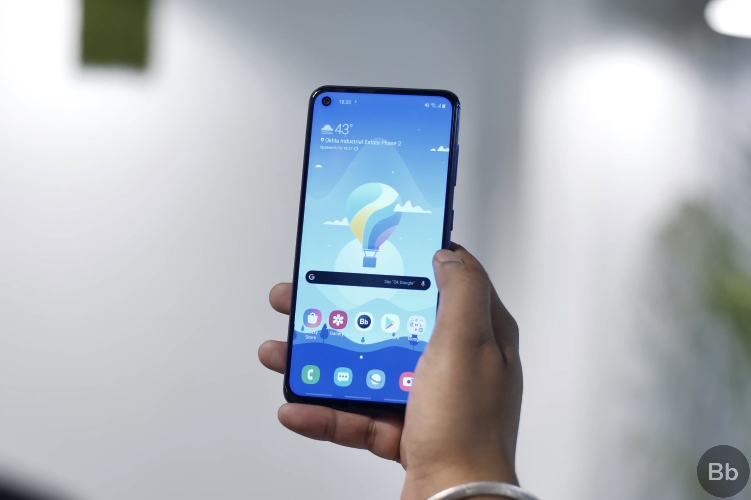 Samsung galaxy m40 clearance sports a inch display