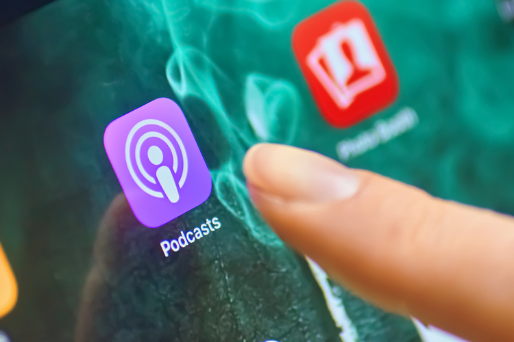 Apple Looking to Acquire Original Podcasts to Compete with Spotify Beebom