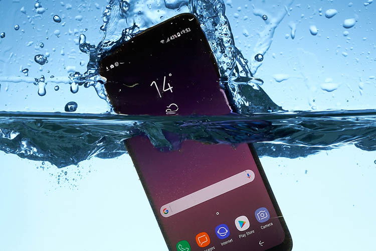 samsung sued water resistance australia featured