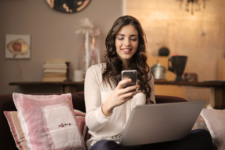 girl using smartphone