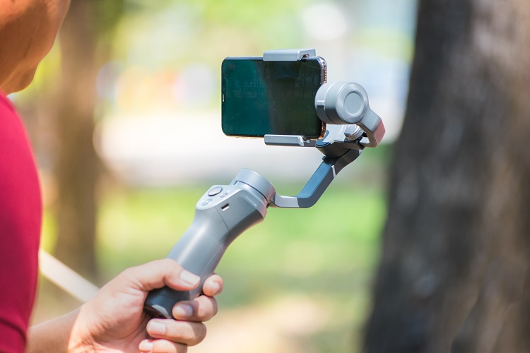 8 Best Gimbals for iPhone 11, 11 Pro, and 11 Pro Max in 2020 Beebom
