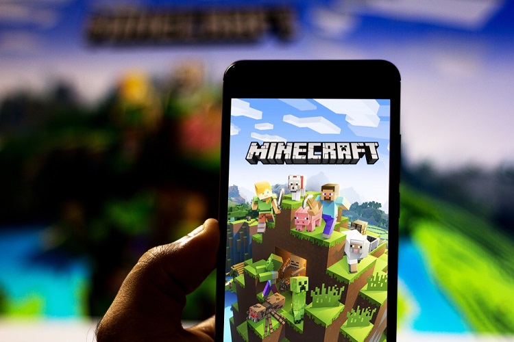 Minecraft Pocket Edition for Android mobile devices $4 (Save 42%)