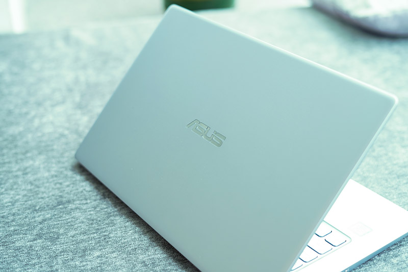 Asus Vivobook 14 X403 Review: Insane Battery Life, Impressive Performance