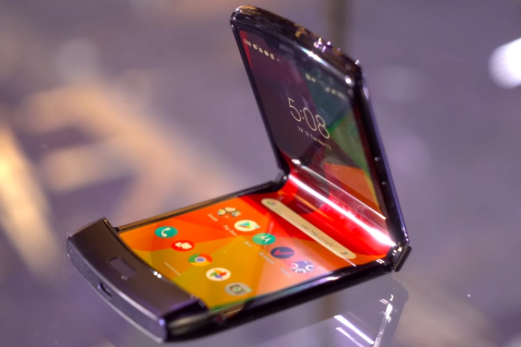 Motorola confirms launch of folding phone on June 1, new Razr Flip incoming  - India Today