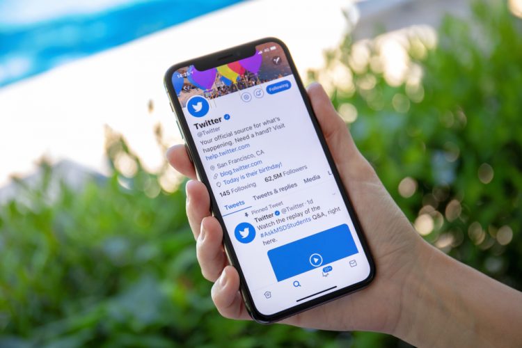 Twitter Survey Hints at an ‘Undo Send’ Button in Subscription Model
https://beebom.com/wp-content/uploads/2019/12/Twitter-now-lets-you-post-iOS-Live-Photos-as-GIFs-e1576135012123.jpg