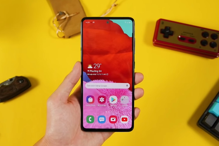 galaxy A51 punch-hole Infinity-O display