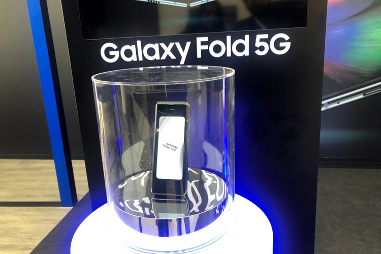 Galaxy Fold 5G shutterstock website