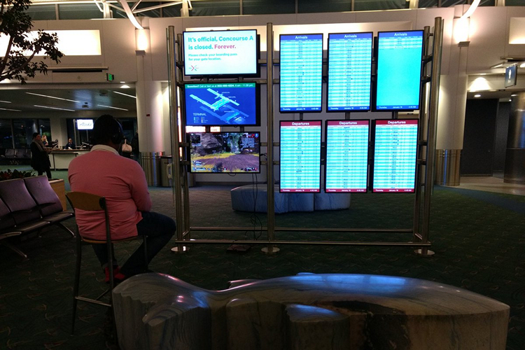 Gamer Takes Over Airport Monitor; Plays Apex Legends