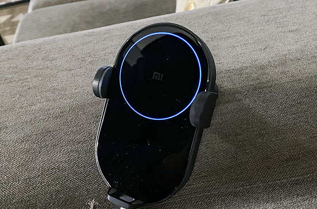 xiaomi wireless car charger blue led light