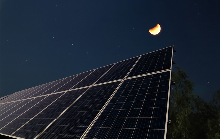 do-solar-panels-work-at-night-environment-co