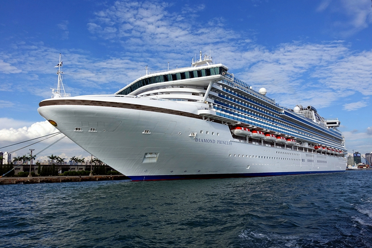 Japan Gives 2000 iPhones to Passengers on Diamond Princess Cruise Ship