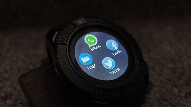 This 9 Smartwatch is Also a Smartphone Beebom