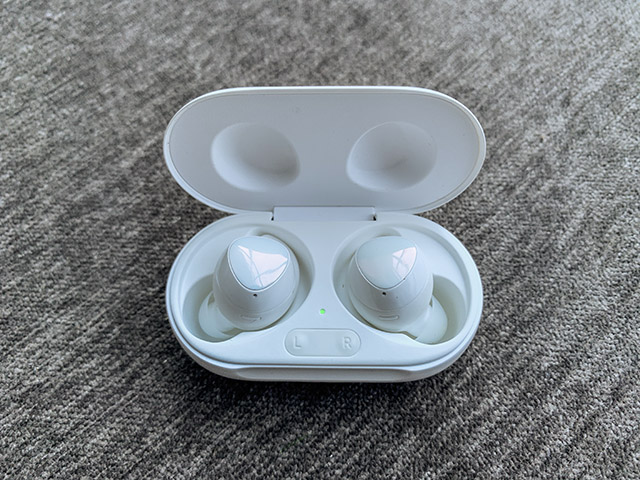 galaxy buds plus battery charging