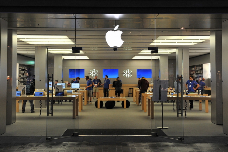 Apple Closes US Retail Stores Because of Protests