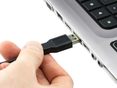 This Is the Way to Plug in USB Cables Right Every Time