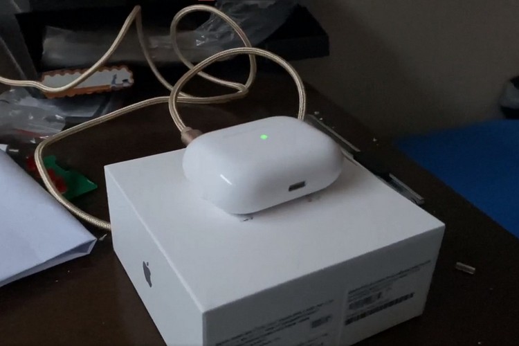 Airpods box wireless charger feat.
