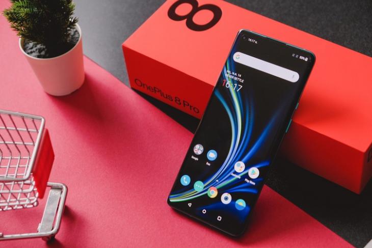 OxygenOS 12 for the OnePlus 8 series and OnePlus 9R released
