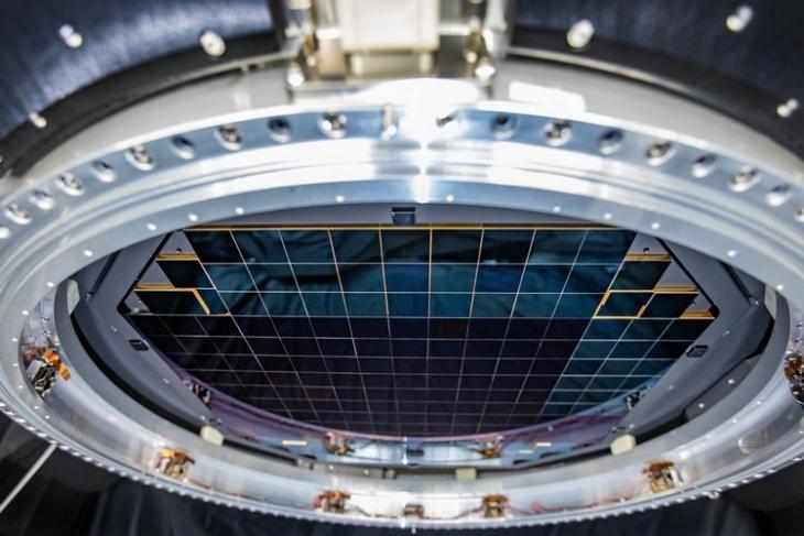 World's largest sensor capture 3200mp img feat.