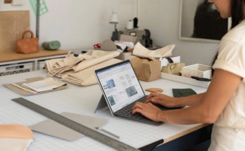 Windows 10 on ARM PCs Get x64 Emulation in Preview Surface Pro X - Windows 10 x64 emulation