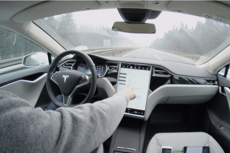 tesla roll out full self driving features limited drivers next week