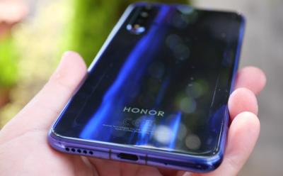 huawei looking to sell honor smartphone business