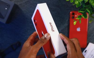 video shows new iPhone-box feat.