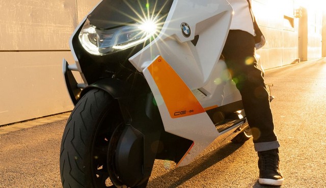 Check Out BMW s Brand New All Electric Concept Scooter - 16