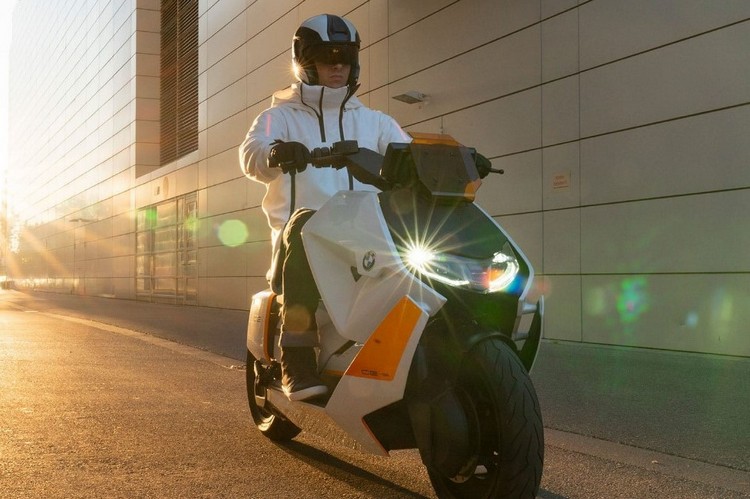 BMW concept scooter feat.