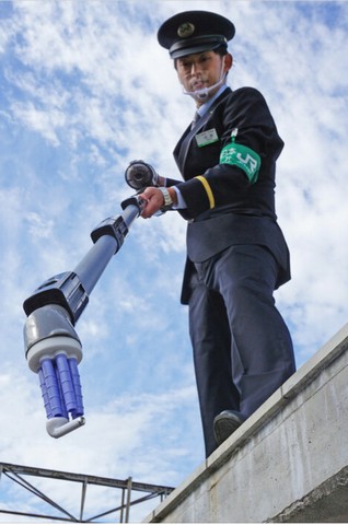 Panasonic s New Vacuum Helps Rail Workers Salvage AirPods - 69