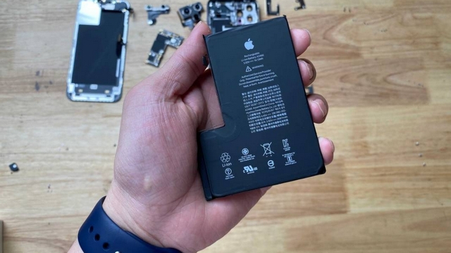 iPhone 12 pro max battery capacity