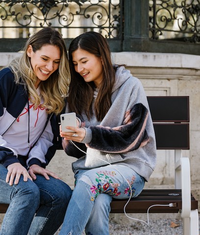 These Smart Benches Can Charge Smartphones and e Bikes - 88