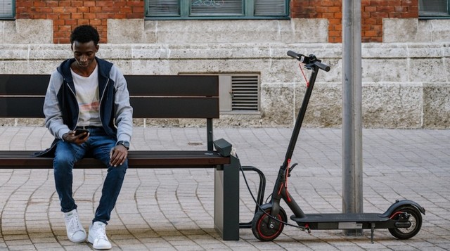 These Smart Benches Can Charge Smartphones and e Bikes - 40