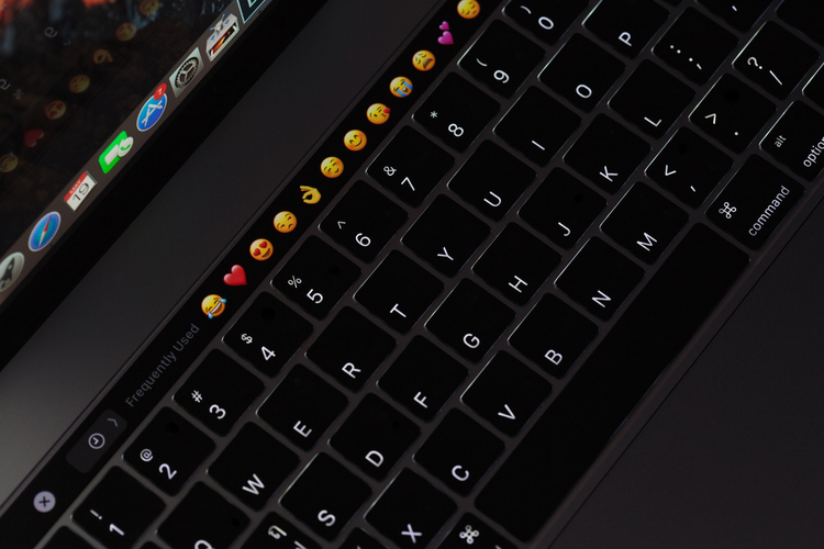 Apple patent reconfigurable keyboard macbook