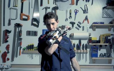 YouTuber made a DIY working grappling gun