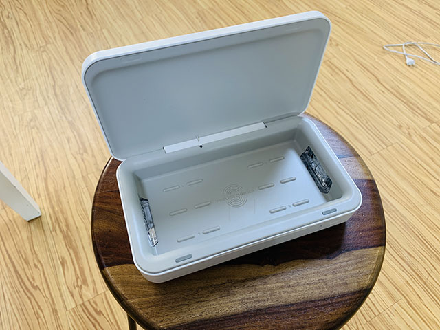 Samsung UV Sterilizer and Wireless Charger Review - 11